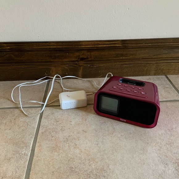 Original Ihome digital radio alarm clock - Picture 1 of 5